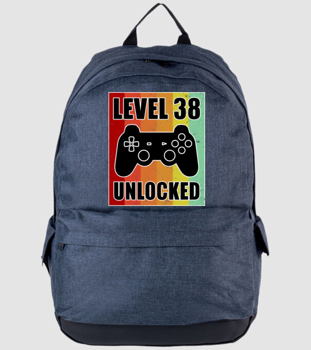 level 38 unlocked retro gamer model albastru jeanși pe tricou