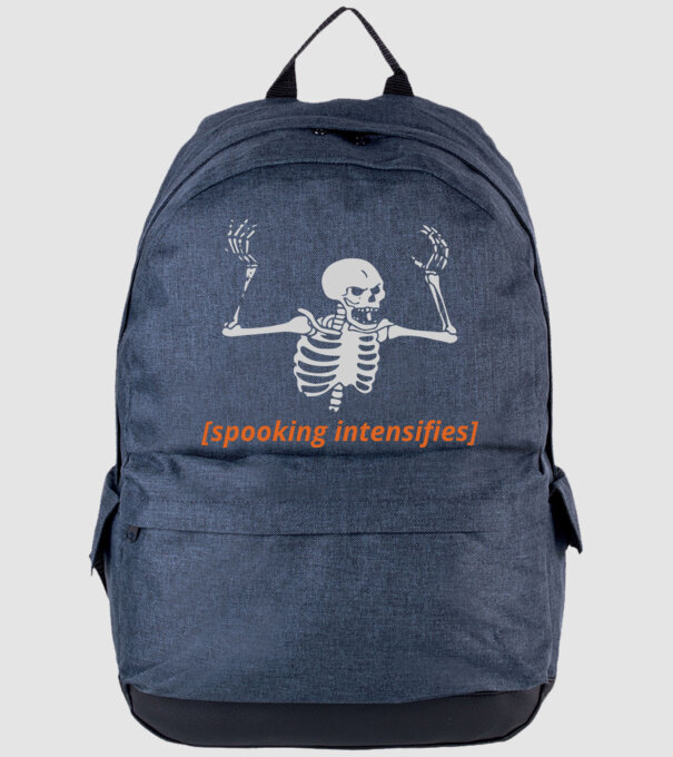 Spooking intensifies model albastru jeanși pe tricou