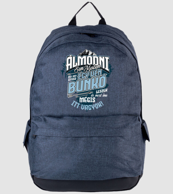 Ticălos bătrân model albastru jeanși pe tricou