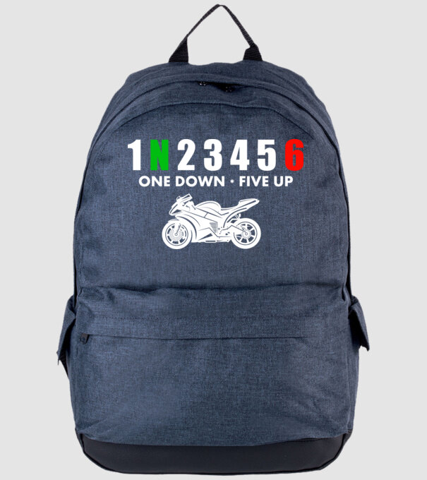 1N23456 model albastru jeanși pe tricou