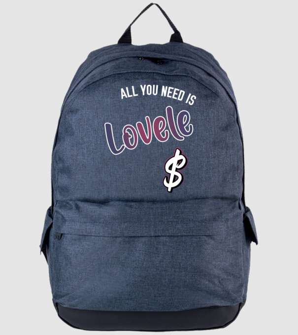 All you need is lovele model albastru jeanși pe tricou