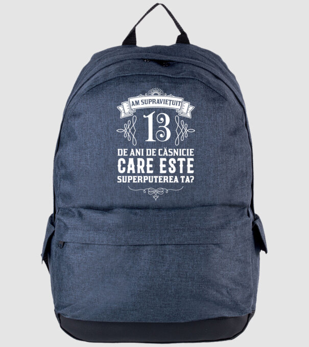 Am supraviețuit 13 ani de an de căsnicie - care este superputerea ta? model albastru jeanși pe tricou