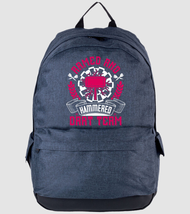 Armed and Hammered dart team model albastru jeanși pe tricou