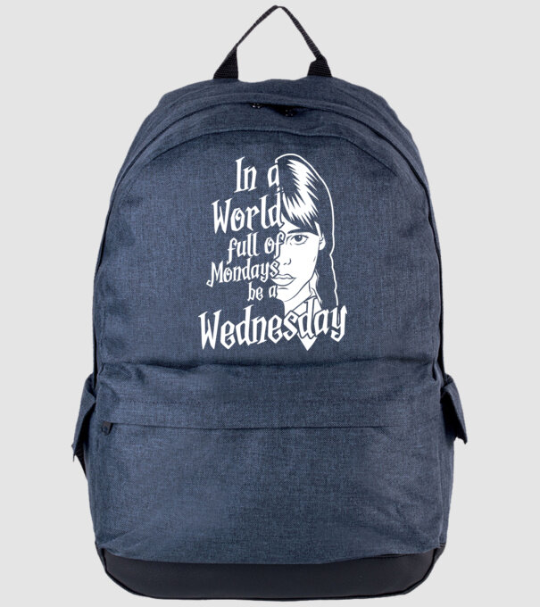  Be a Wednesday model albastru jeanși pe tricou