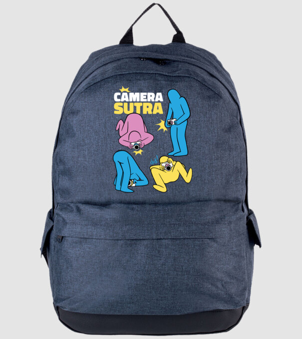 Camera sutra 2 model albastru jeanși pe tricou