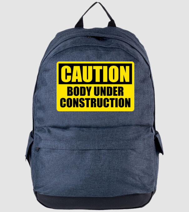 Caution Body Under Construction model albastru jeanși pe tricou