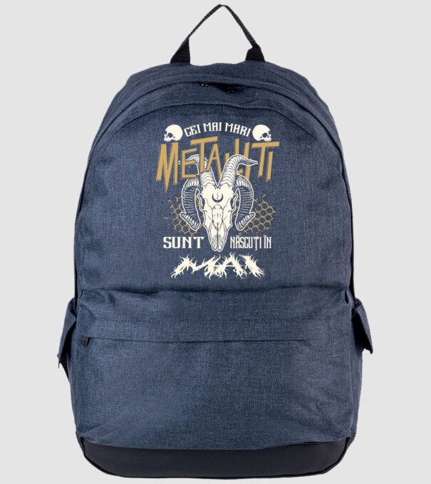 Cei mai mari metaliști sunt născuți în mai. model albastru jeanși pe tricou
