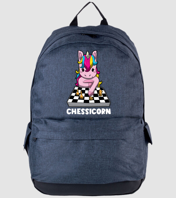 Chessicorn model albastru jeanși pe tricou