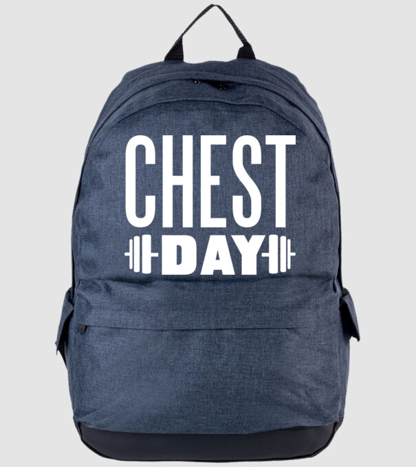 Chest day model albastru jeanși pe tricou
