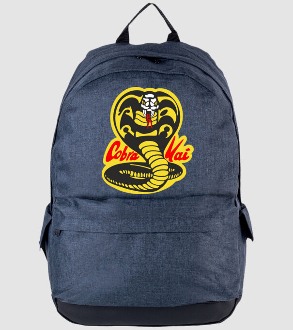 cobra kai logo model albastru jeanși pe tricou