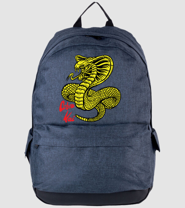 cobra kai logo color model albastru jeanși pe tricou