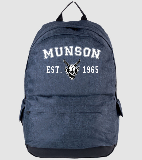 eddi munson est 1965 model albastru jeanși pe tricou