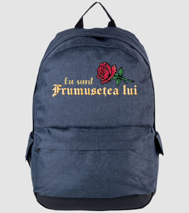 eu sunt frumusețea lui model albastru jeanși pe tricou