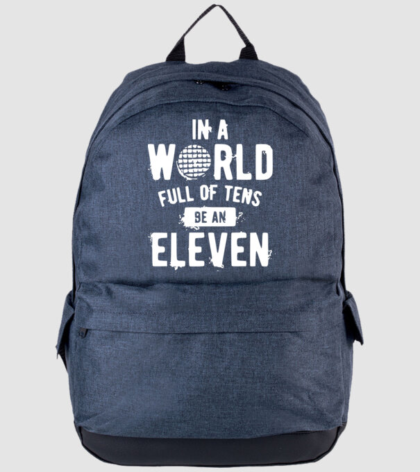 in a world of full of tens be an eleven model albastru jeanși pe tricou