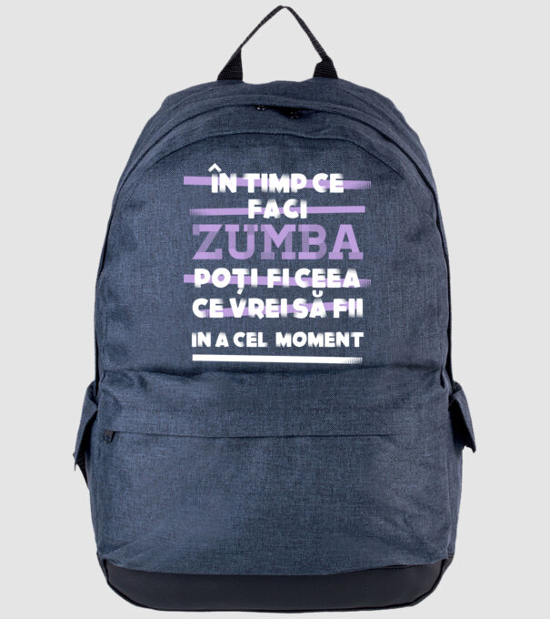 în timp ce faci zumba poți fi ceea ce vrei să fii - în acel moment model albastru jeanși pe tricou