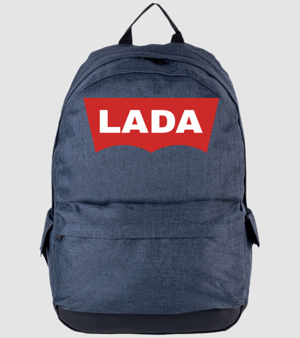 Lada Levis model albastru jeanși pe tricou
