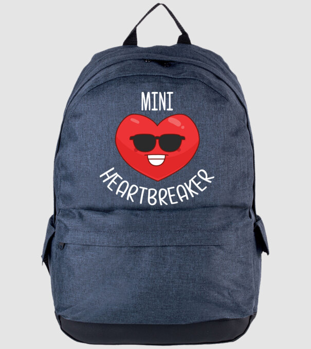 mini heartbreaker model albastru jeanși pe tricou