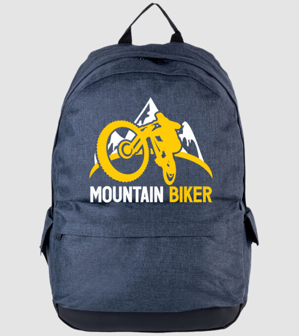 mountain biker model albastru jeanși pe tricou
