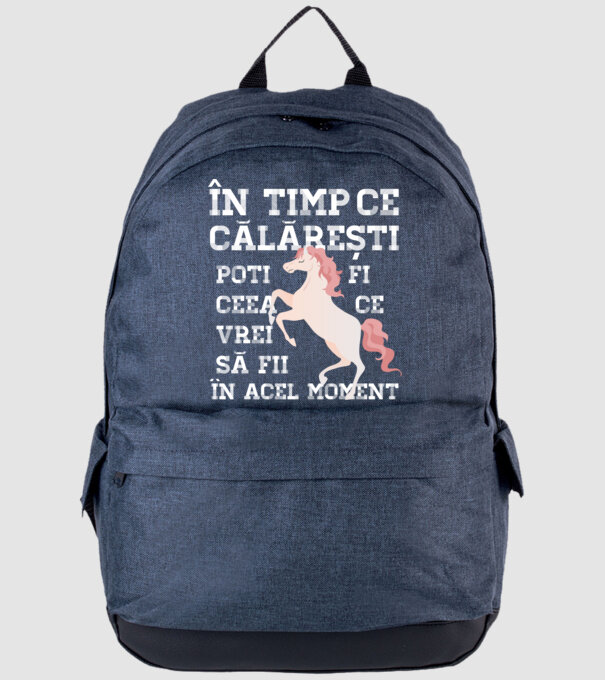în timp ce călărești poți fi ceea ce vrei să fii - în acel moment model albastru jeanși pe tricou