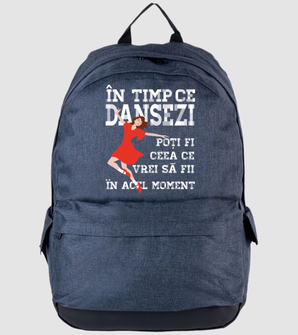 în timp ce dansezi poți fi ceea ce vrei să fii - în acel moment model albastru jeanși pe tricou