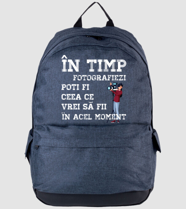 în timp ce fotografiezi poți fi ceea ce vrei să fii - în acel moment model albastru jeanși pe tricou