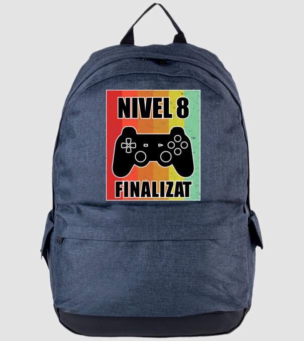 Nivel 8 finalizat model albastru jeanși pe tricou