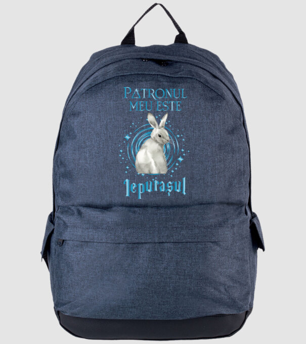 Patronul meu este IEPURAȘUL model albastru jeanși pe tricou
