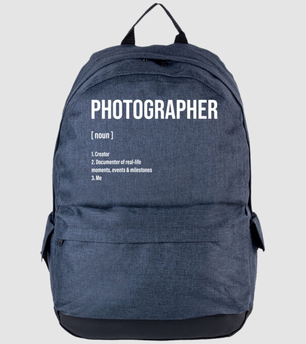 Photographer model albastru jeanși pe tricou