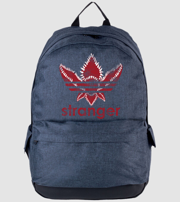 stranger things logo model albastru jeanși pe tricou