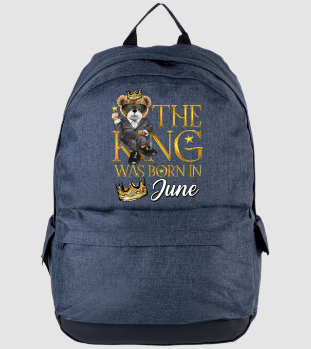 The king was born int JUNE model albastru jeanși pe tricou