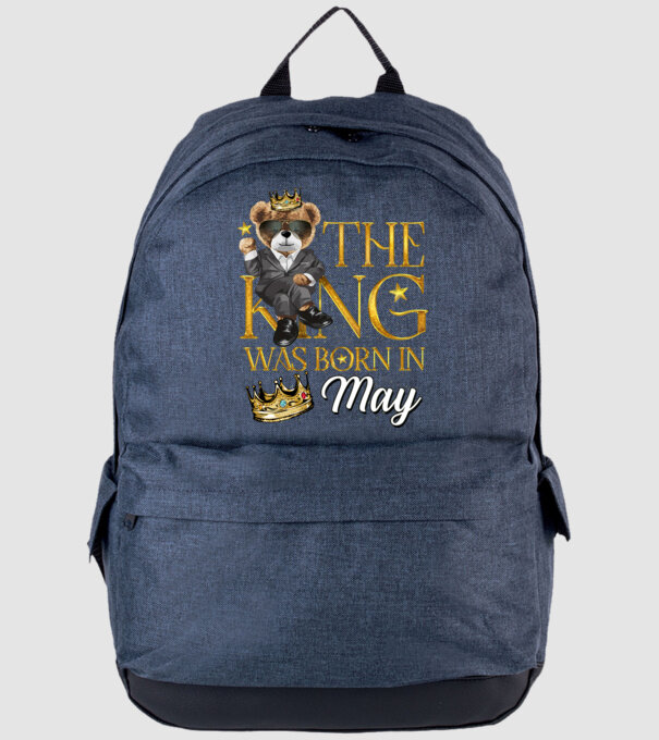 The king was born int MAY model albastru jeanși pe tricou