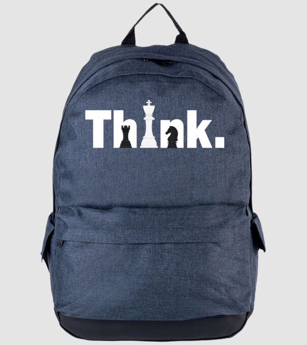 Think model albastru jeanși pe tricou