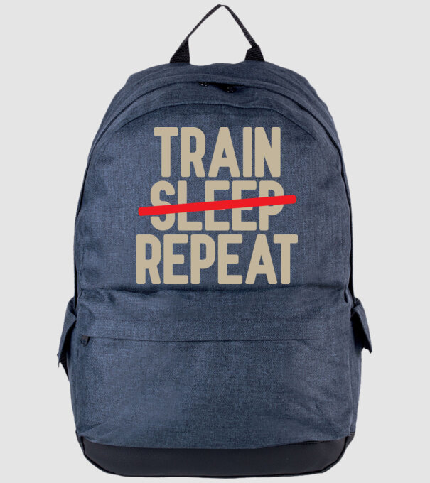 Train repeat model albastru jeanși pe tricou