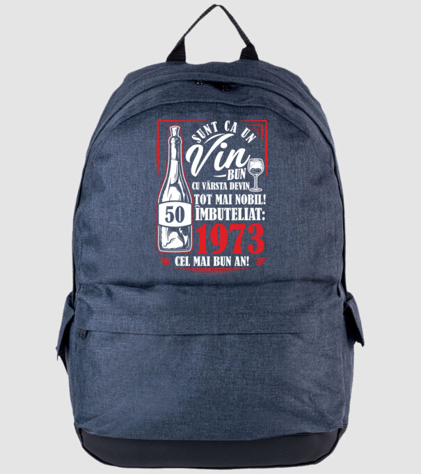 Un Vin Bun 1975 - Negru model albastru jeanși pe tricou