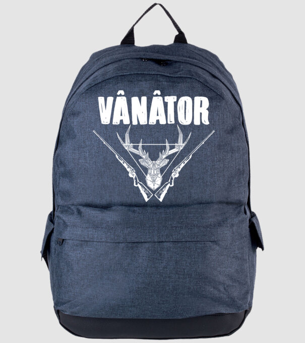 vânător model albastru jeanși pe tricou