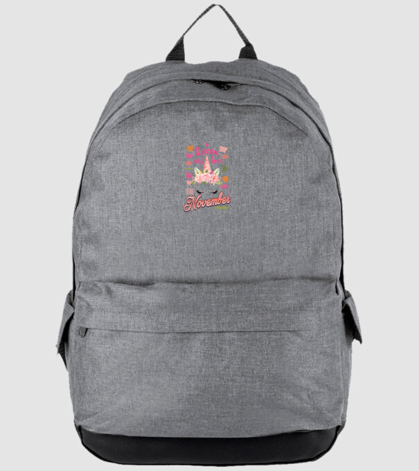 A queen was born in NOVEMBER model gri pe tricou