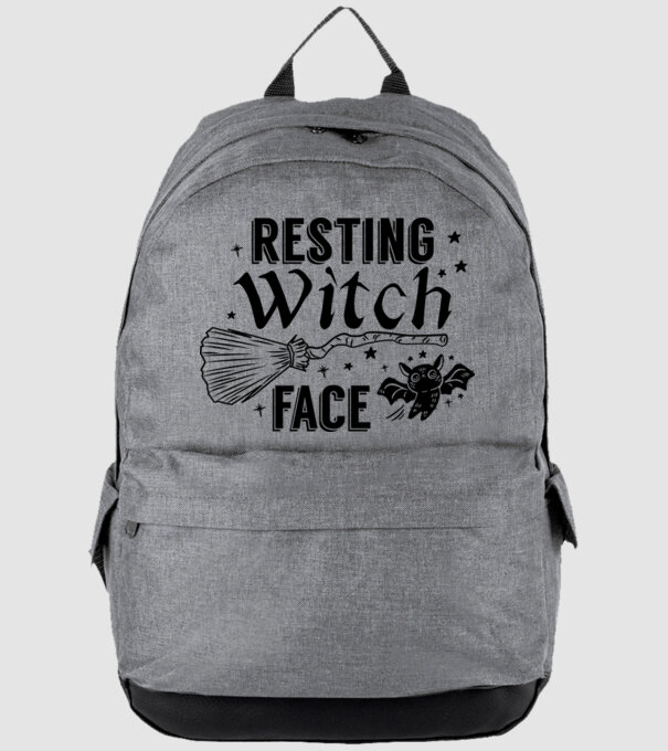 Resting Witch face model gri pe tricou