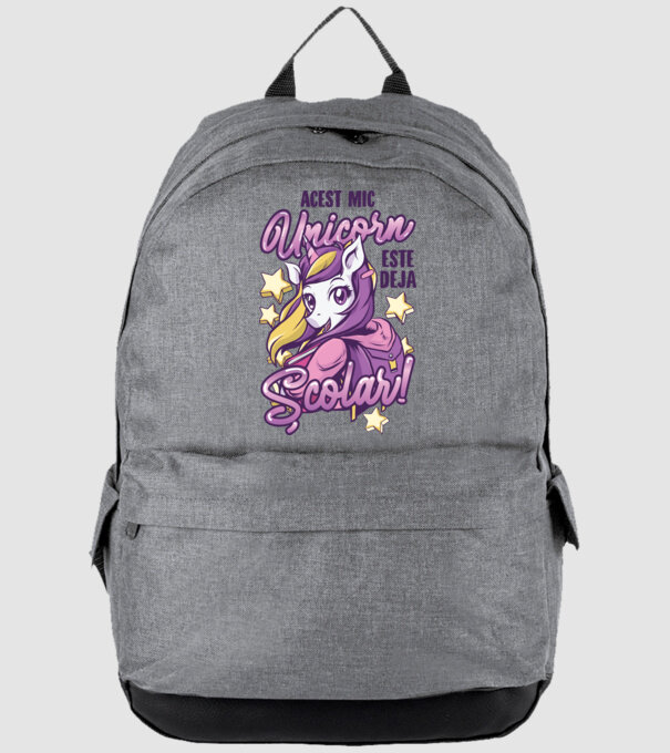 Acest mic unicorn este deja școlar model gri pe tricou