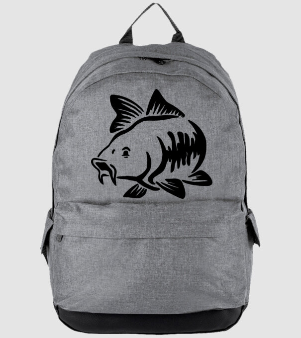Carp model gri pe tricou
