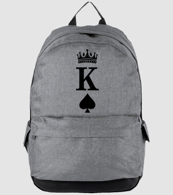 King model gri pe tricou