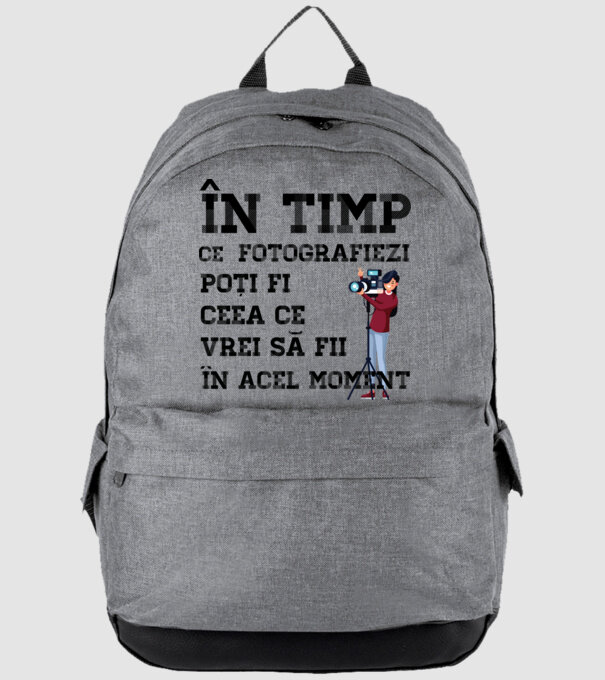în timp ce fotografiezi poți fi ceea ce vrei să fii - în acel moment model gri pe tricou