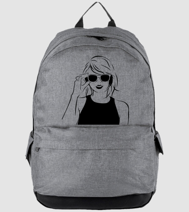 Taylor Swift model gri pe tricou
