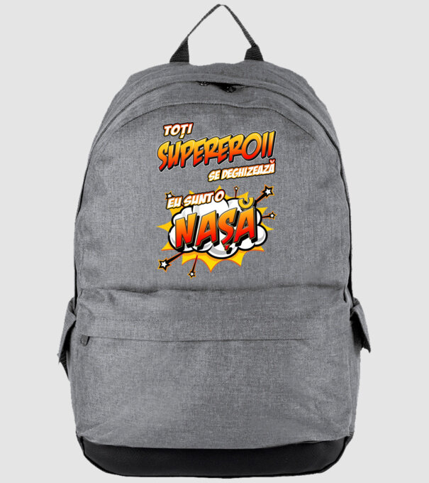 Toți supereroii se deghizează, eu sunt o nașă model gri pe tricou