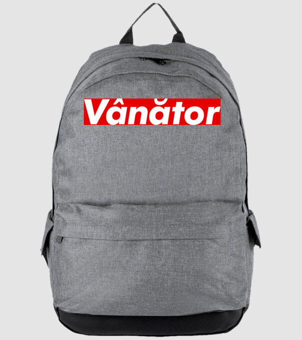 vânător model gri pe tricou