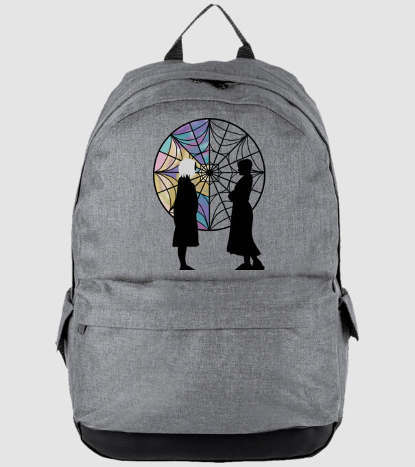 Wednesday and Enid model gri pe tricou