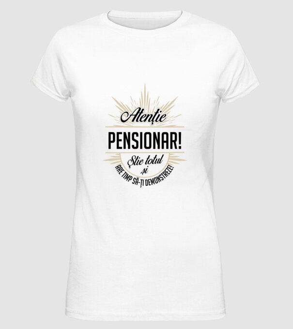 Atenție pensionar! Știe totul și are timp să-ți demonstreze! model alb pe tricou