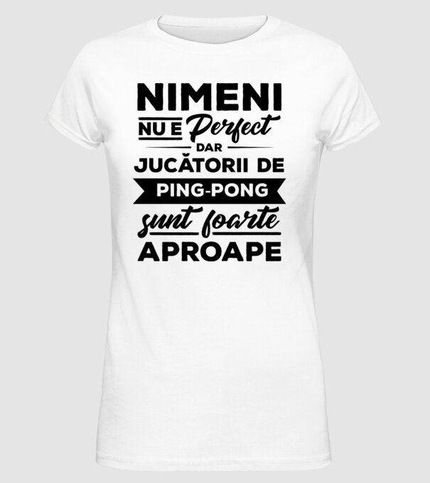 nimeni nu e perfect, dar jucătorii de ping-pong sunt foarte aproape model alb pe tricou