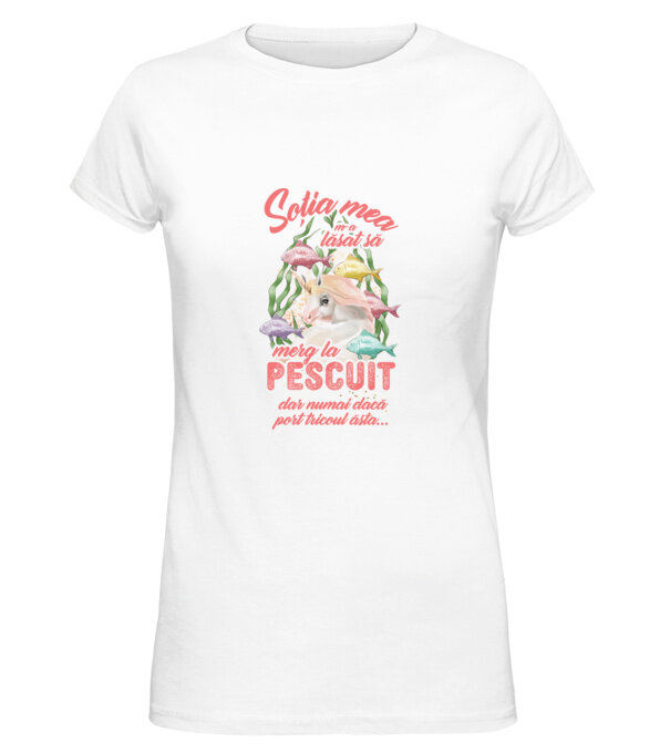  model  pe tricou