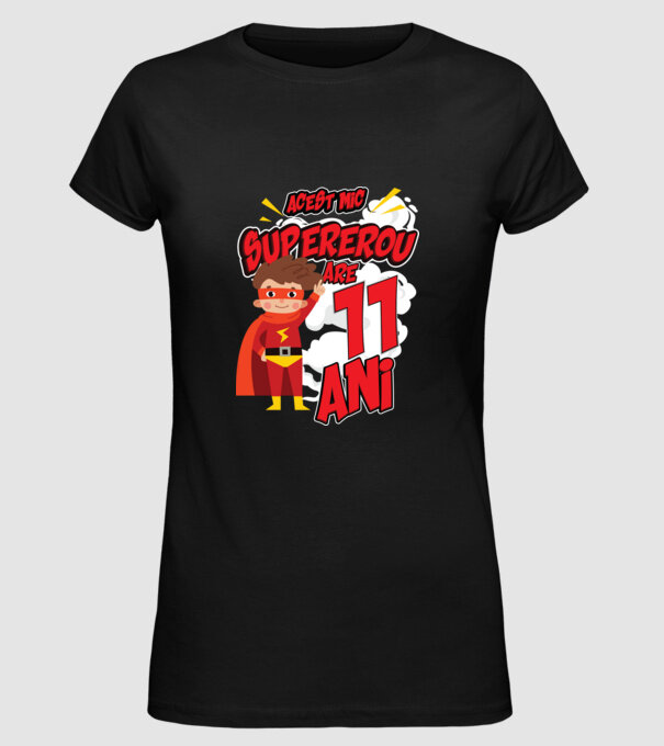 Acest mic supererou are 11 ani model negru pe tricou