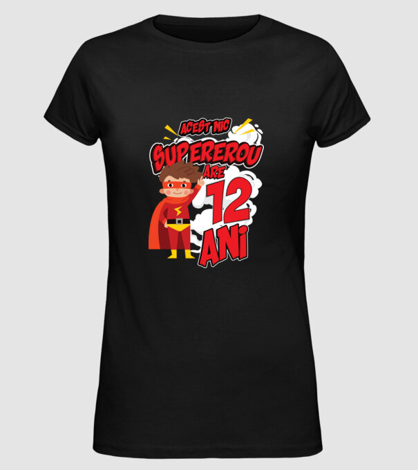 Acest mic supererou are 12 ani model negru pe tricou